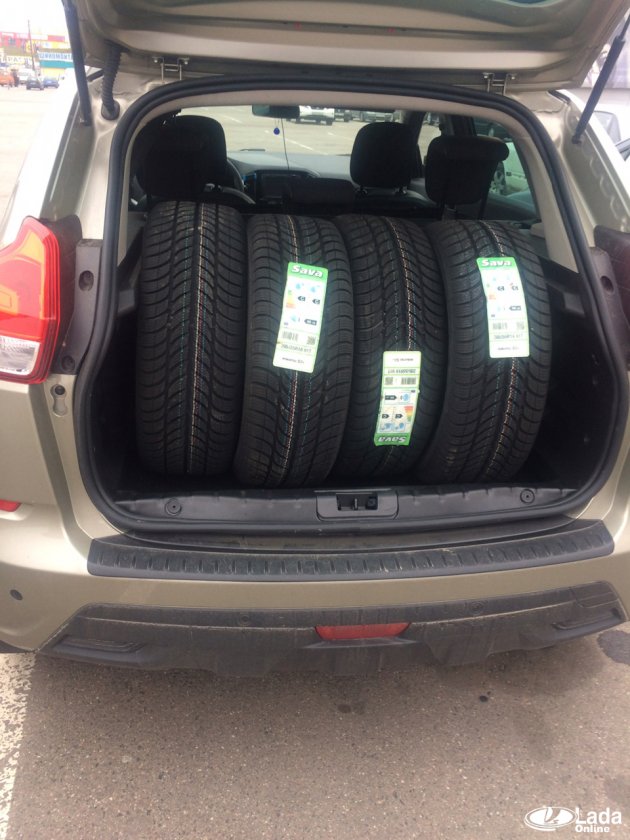 вместимость багажника Lada XRAY