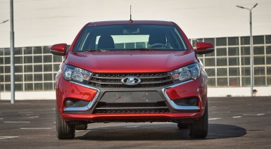 Лада Веста без ресничек на фарах