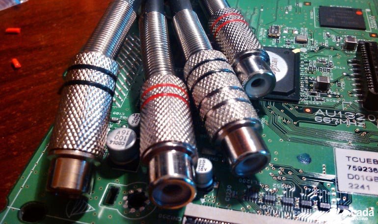 Доработка магнитолы Lada XRAY (выпаиваем линейные выходы и Remotе) Доработка магнитолы Lada XRAY (выпаиваем линейные выходы и Remotе)