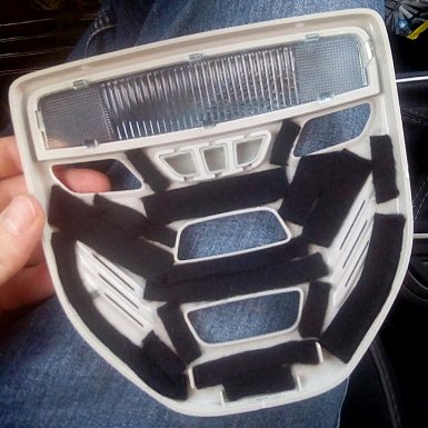 плафон освещения салона на Lada Vesta и XRAY