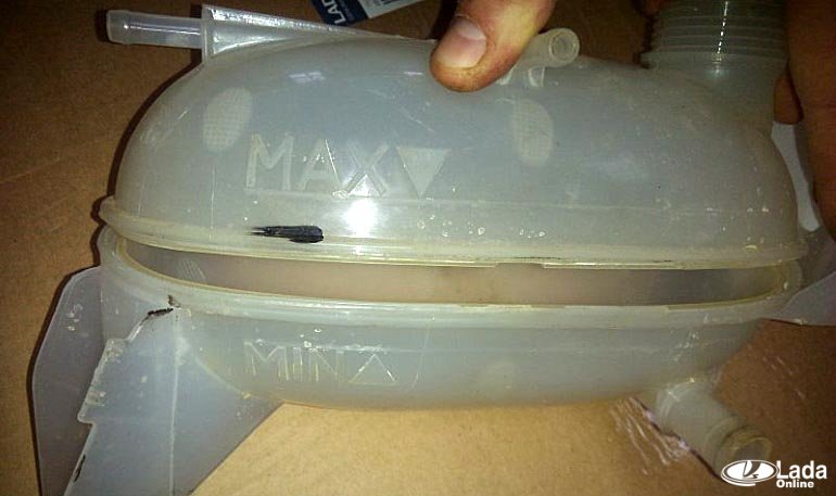 Усиленные расширительные бачки для Lada XRAY начали выпускать с конца 2016 года