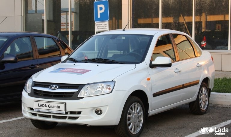 Появились новые модификации Lada Granta и Kalina с пятью педалями