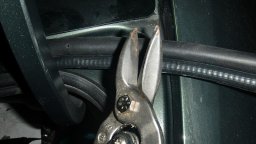 Установка уплотнителя багажника на Лада Веста