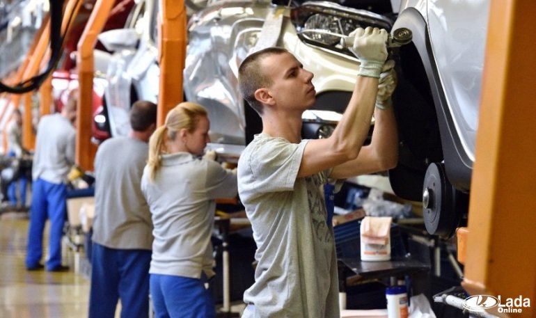 АВТОВАЗ сократит 740 работников (около 2% персонала)