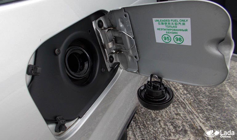 Нужна ли облицовка лючка бензобака для Лада Ларгус