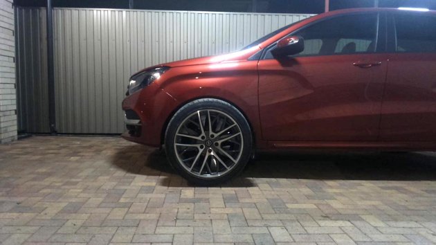 245/40 R19  на Lada XRAY