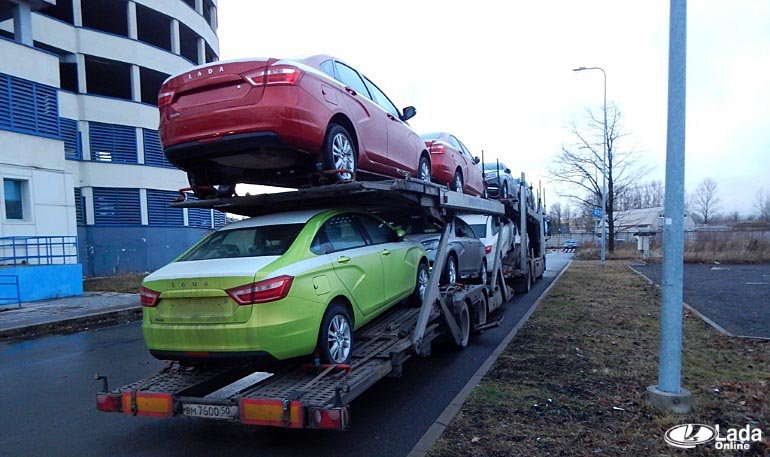 Для отгрузки автомобилей LADA дилерам не хватает автовозов