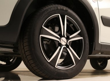 Фото юбилейной Lada Kalina Cross