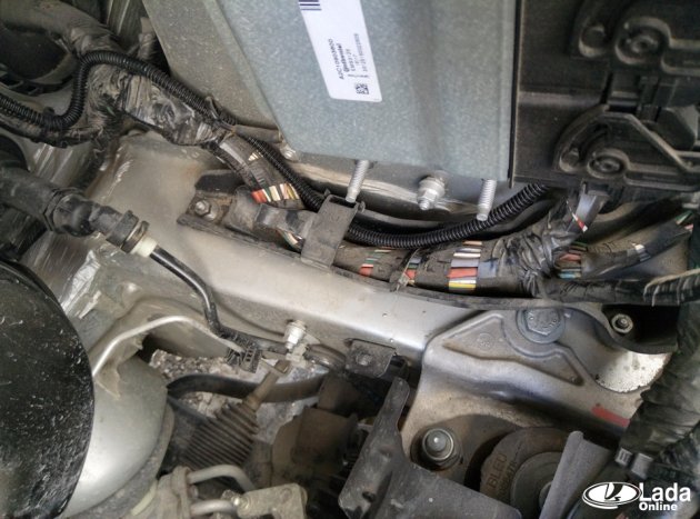 Ухоженный в трассу провод в гофре