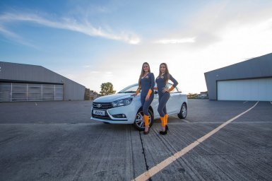 Девушки, Лада Веста, Венгрия