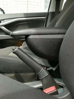 штатный подлокотник Armster на Лада Веста