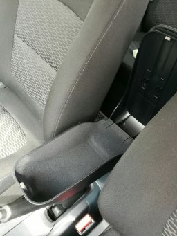 штатный подлокотник Armster на Лада Веста