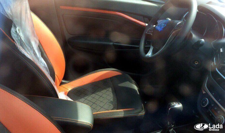 Фото салона серийного универсала Лада Веста (SW Cross)