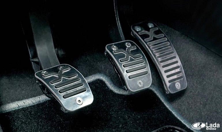 Про стальные накладки на педали автомобилей Lada Vesta и XRAY