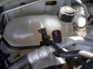 усиленный расширительный бачок Lada XRAY