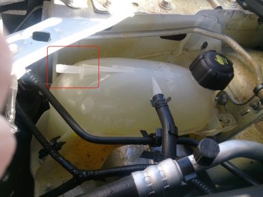 старый расширительный бачок Lada XRAY