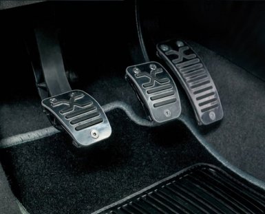 стальные накладки на педали автомобилей Lada XRAY и Веста с МКПП