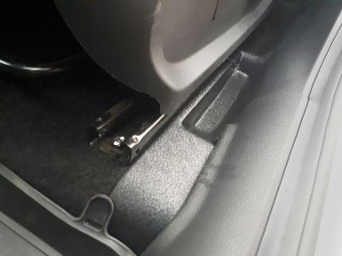 Про накладки между сиденьем и порогом Лада Веста