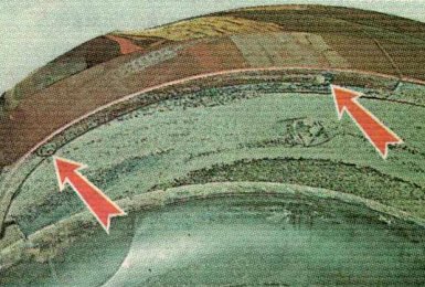 Вывернуть два болта переднего крепления подкрылка к накладке бампера lada xray