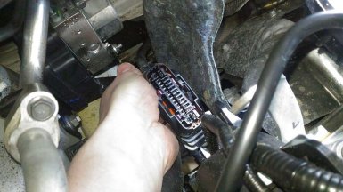 разъем блока АБС на Lada XRAY