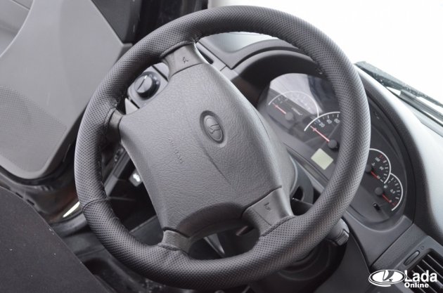 Кожаная оплетка на старом руле Приоры