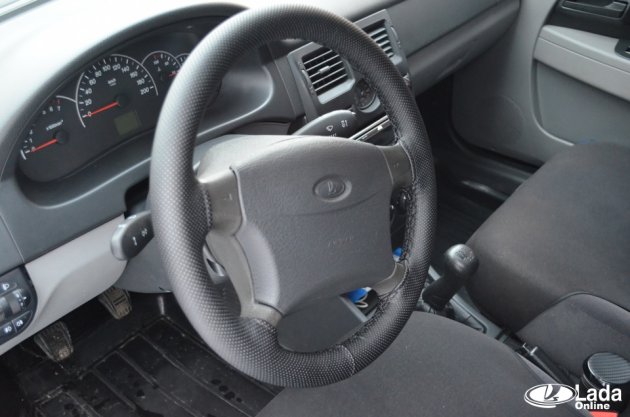 Кожаная оплетка на старом руле Приоры