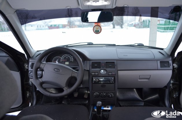 Кожаная оплетка на старом руле Приоры