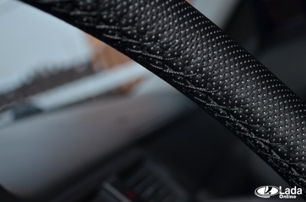 Кожаная оплетка на старом руле Приоры