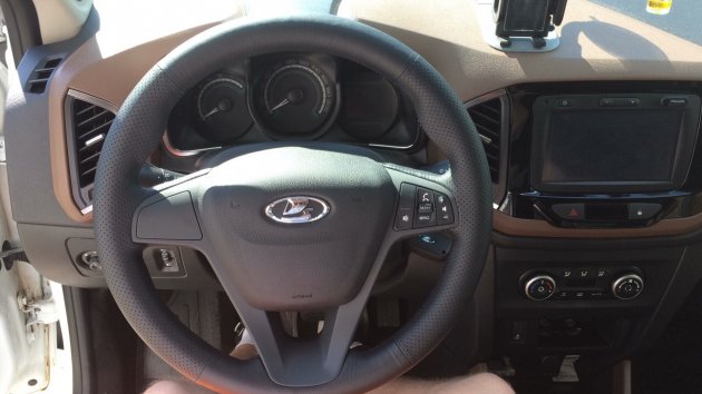 Оплетка руля из кожи на Lada XRAY: