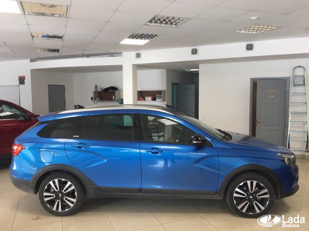 синий универсал лада веста