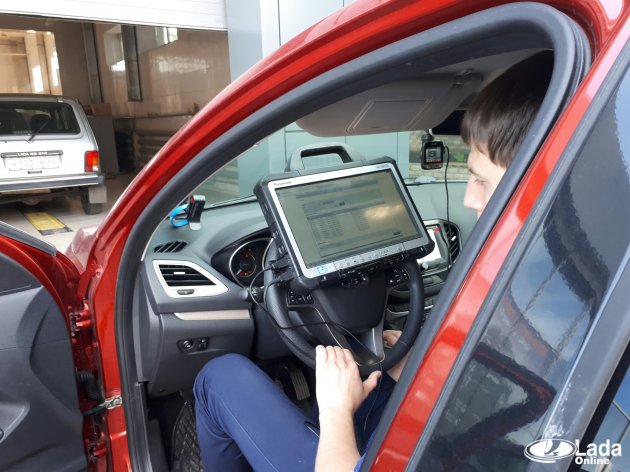 Процесс прошивки панели Весты на фото