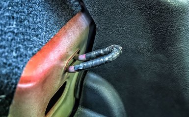 скрип сзади на Лада Веста