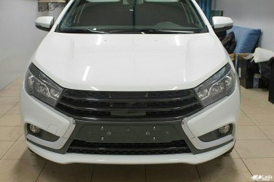 Решетка радиатора без значка «Venera» или «Икар»