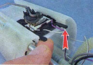 Замена датчика указателя уровня топлива на Лада Веста