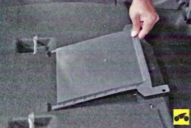 Снять крышку воздуховодов Largus