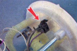 Замена датчика указателя уровня топлива на Лада Веста