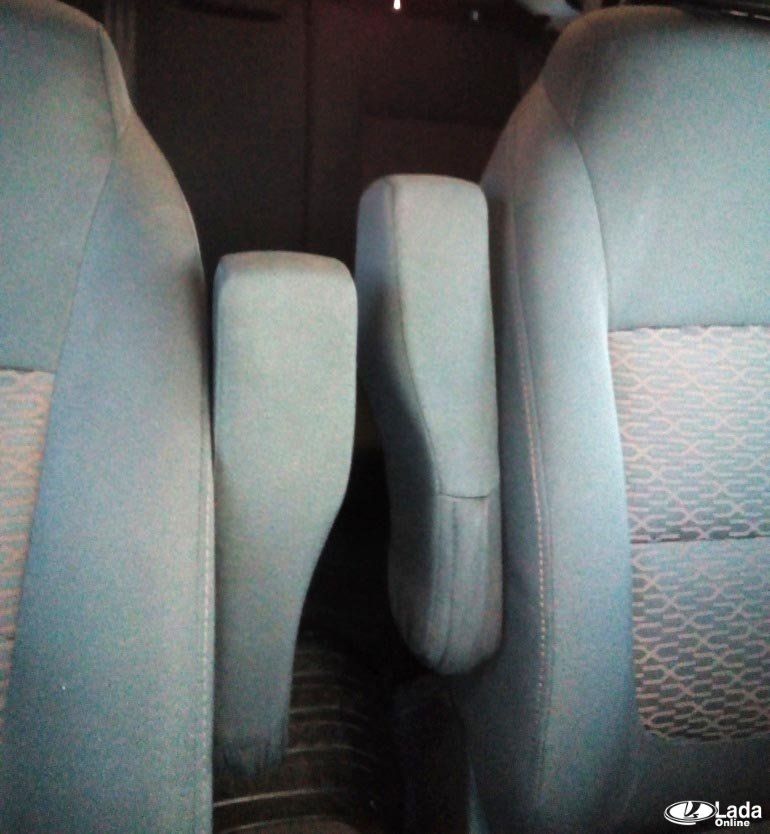 второй штатный подлокотник для Лада Веста
