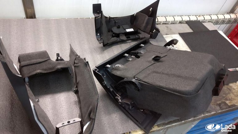 шумоизоляция бардачка и кожуха рулевой колонки Лада Веста