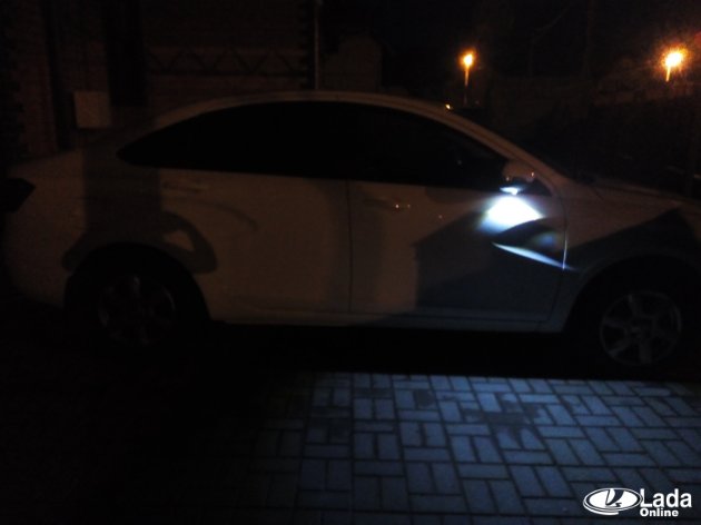 Подсветка в зеркалах Весты