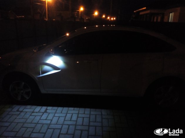 Подсветка в зеркалах Весты