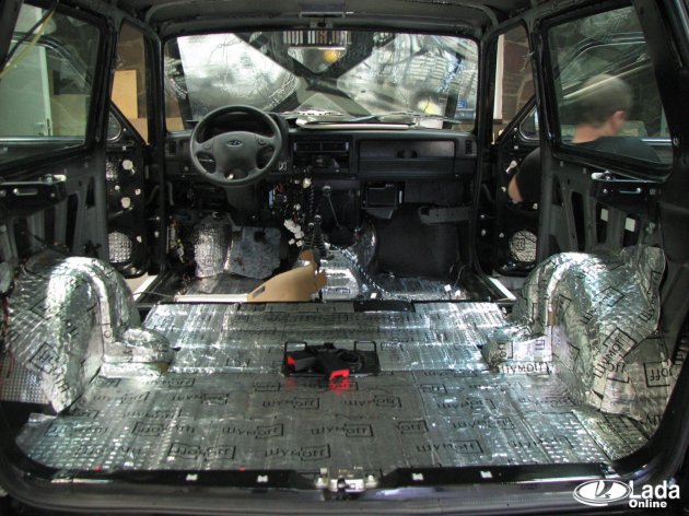 Пример шумоизоляции пола Lada 4x4 Urban (Нива 2121)