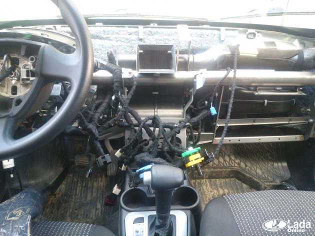 как сделать шумоизоляцию панели (торпедо) на Лада Гранта