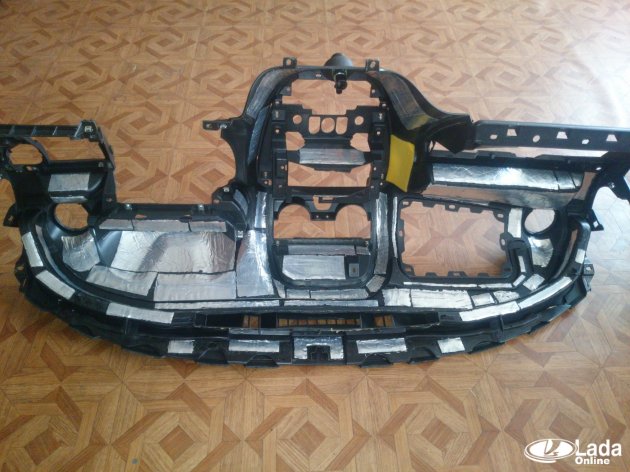 как сделать шумоизоляцию панели (торпедо) на Лада Гранта