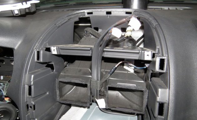 шумоизоляции панели (торпедо) на Лада Калина 2 без снятия