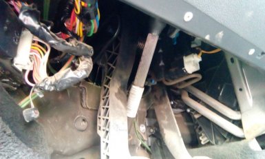 Установка шумоизоляционной накладки под панель (торпедо) Лада Ларгус