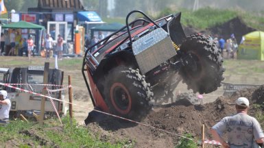 Из LADA 4x4 сделали квадрокар (экстремальный внедорожник)