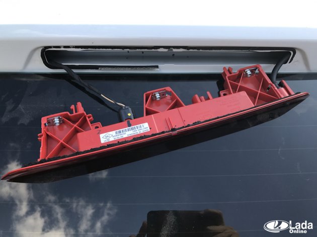 где находится разъем подсоединения доп. стоп сигнала XRAY