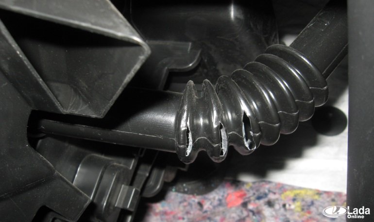 Если треснула трубка охлаждения бардачка на Lada Vesta и XRAY Если треснула трубка охлаждения бардачка на Lada Vesta и XRAY