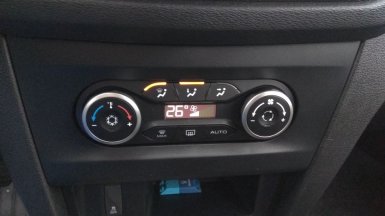 Как повернуть блок климата на Lada XRAY к водителю