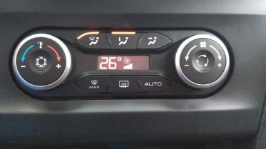 Как повернуть блок климата на Lada XRAY к водителю